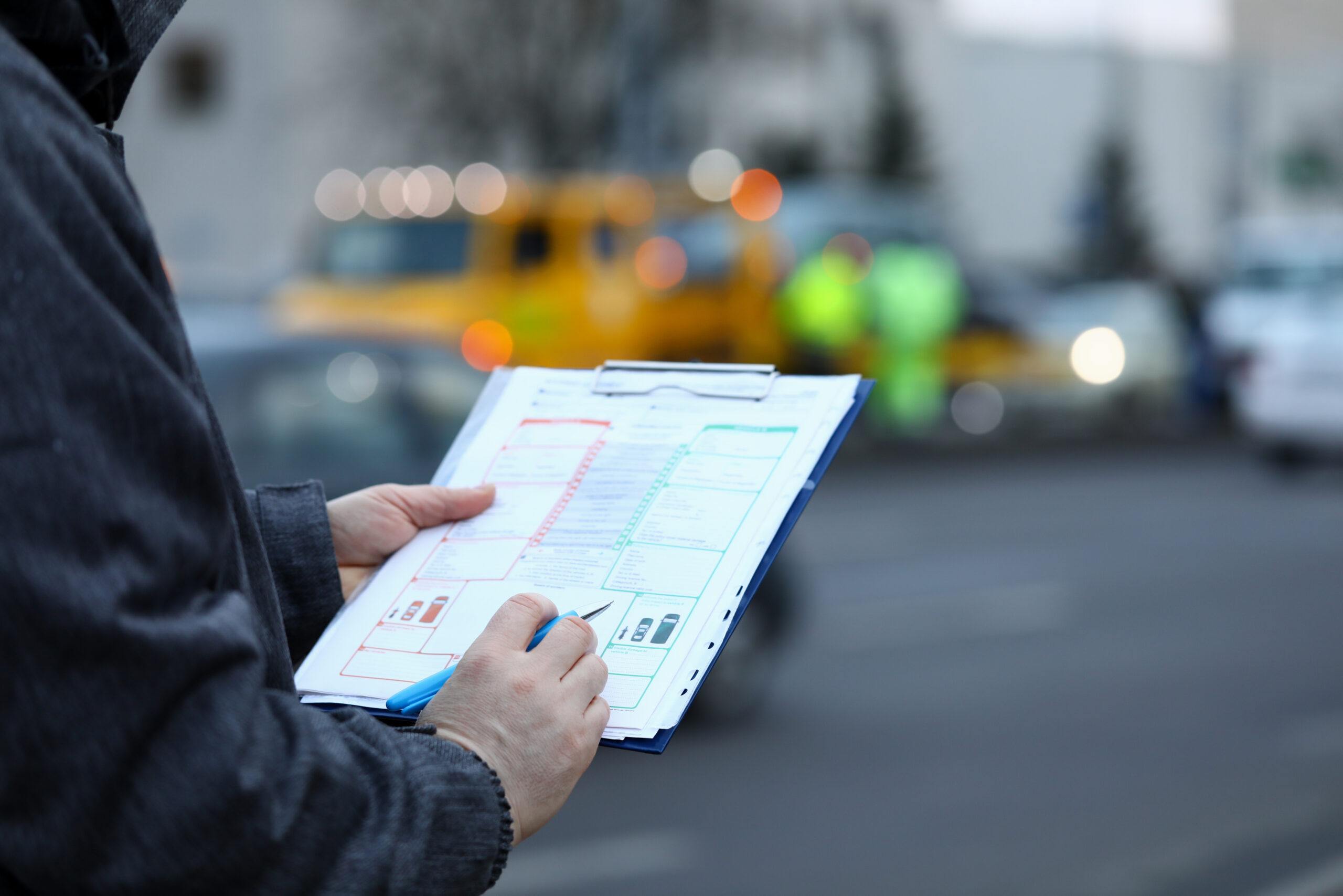 Man,Fills,Out,Insurance,Form,On,Movement,Vehicle.,Employee,Provides car accident lawyer in Phoenix