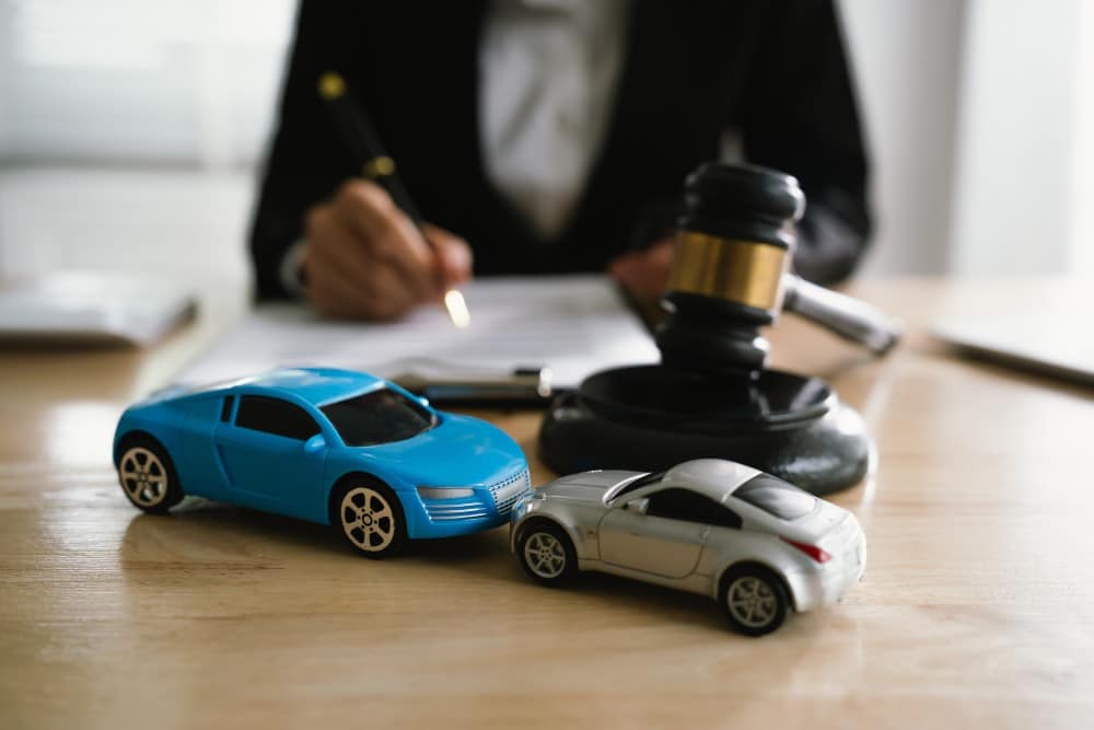Toy cars and judge gavel representing a car crash on Arizona reservation land and tribal court jurisdiction laws