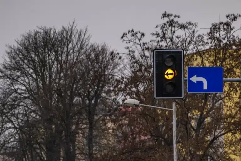 Determining Fault in Arizona Yellow Light Accidents